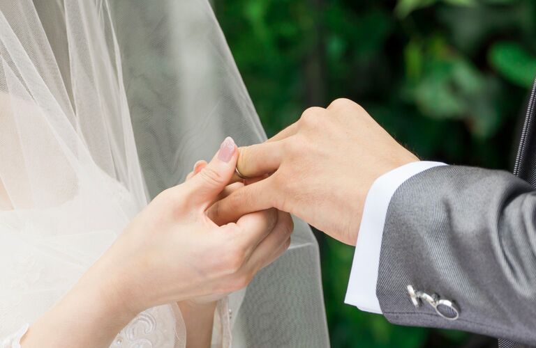 憧れのエリート男性を浦安市の婚活でみつけませんか | 千葉の結婚相談所なら丁寧なヒアリングを行うクピードー